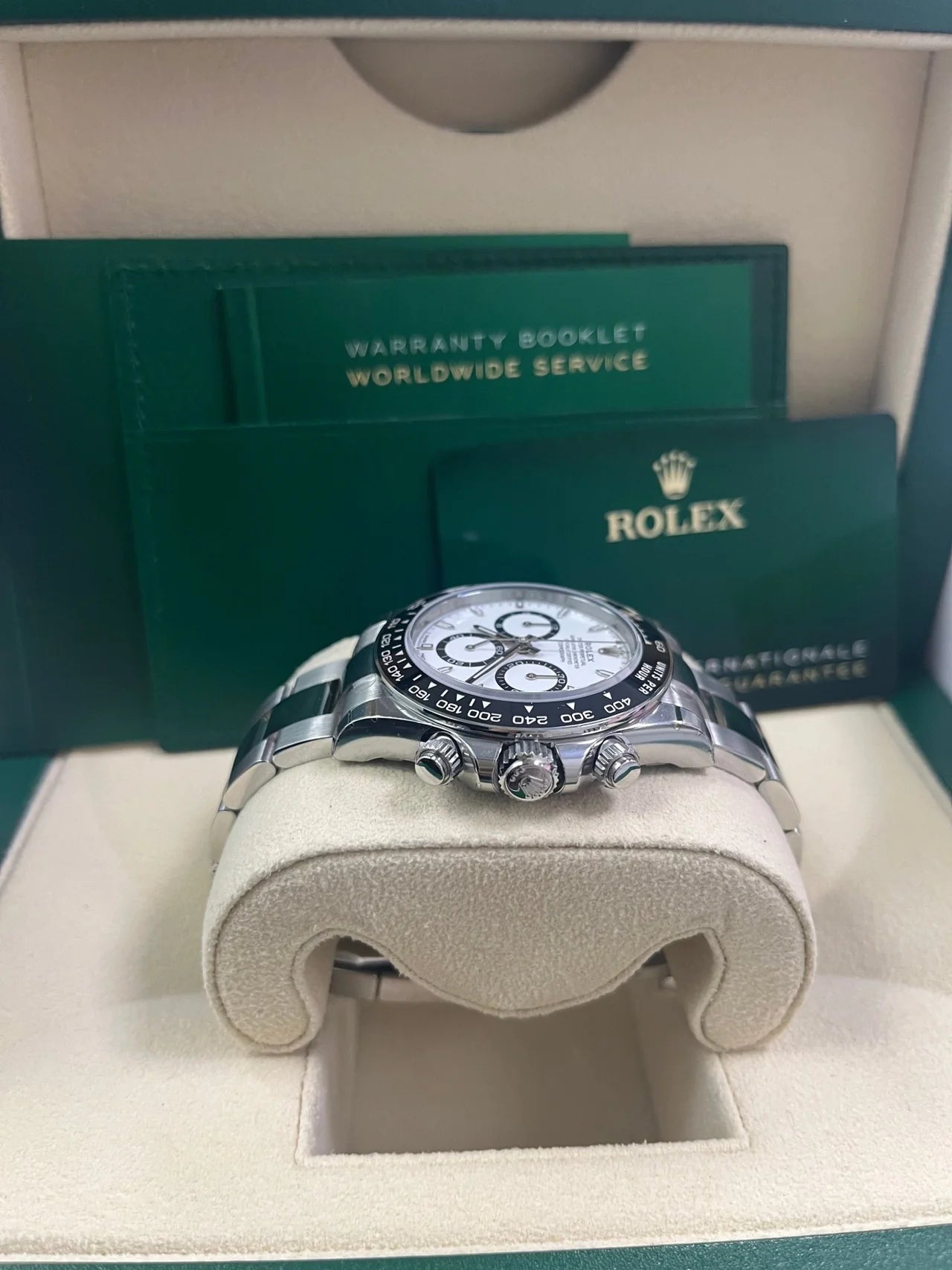 Rolex Cosmograph Daytona Black Cerachrom Bezel - White Index Dial Oyster Bracelet Replica