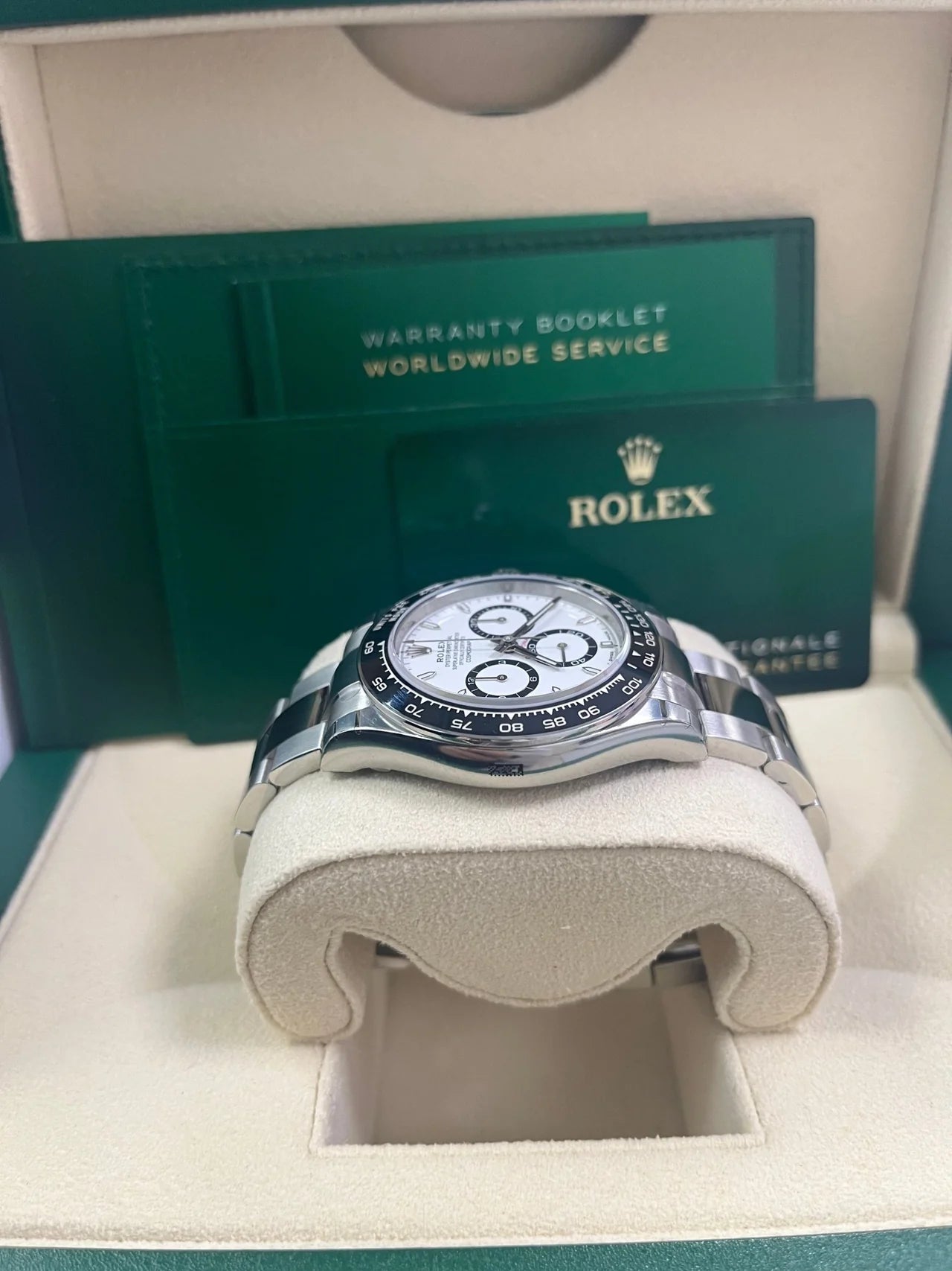 Rolex Cosmograph Daytona Black Cerachrom Bezel - White Index Dial Oyster Bracelet Replica